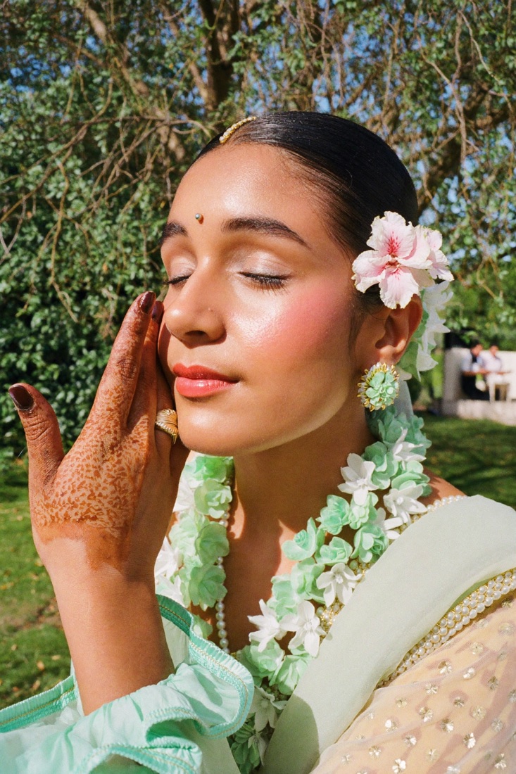 Fresh pastel makeup for a mehndi day