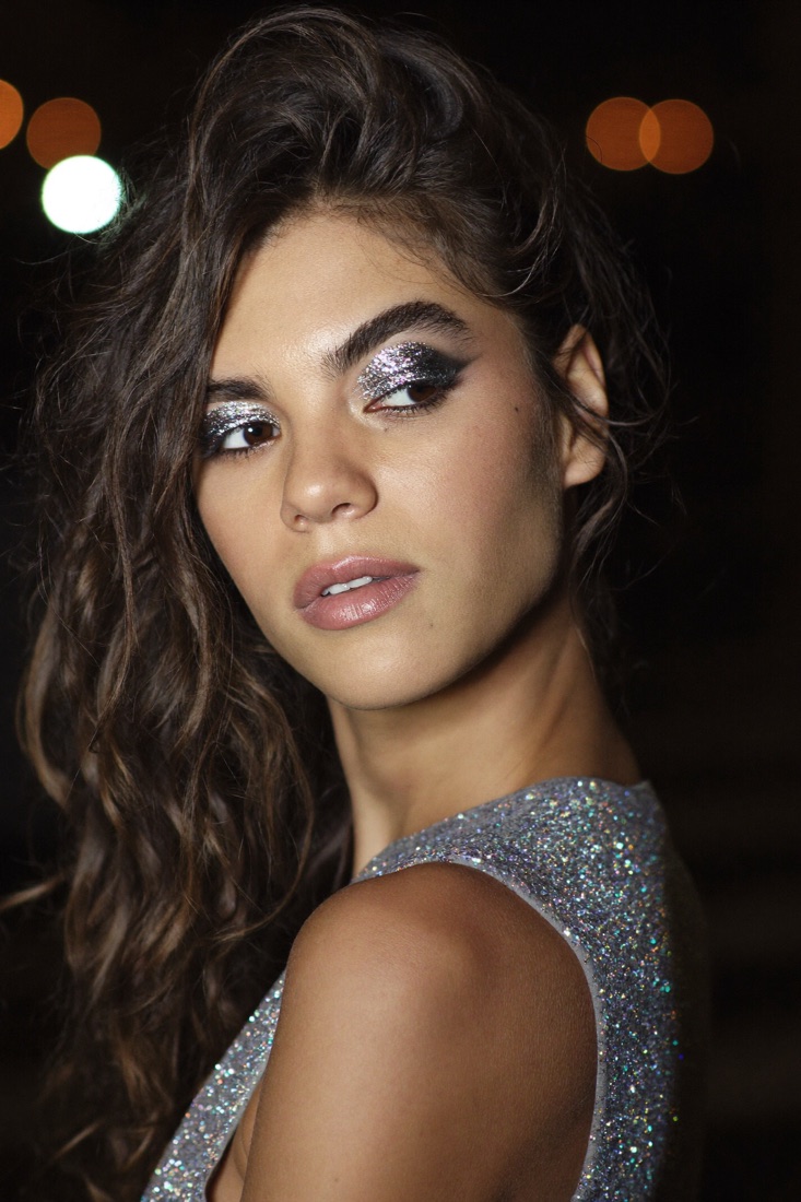 Smoky eye with glitter for a night out